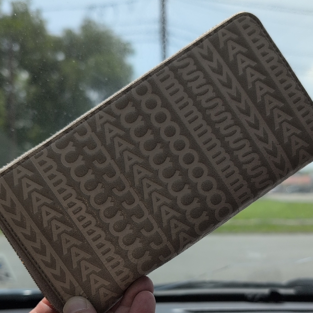 EUC LEather Marc Jacobs Logo Embossed Wallet in Taupe And Has